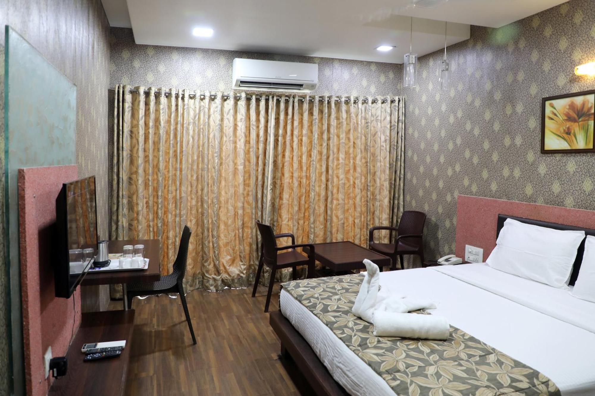Hotel Pearls Аурангабад Экстерьер фото